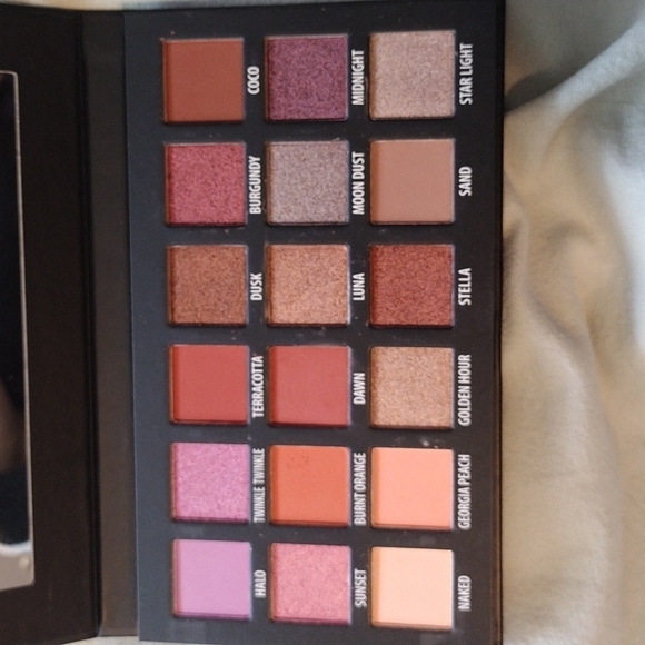 New KAB Cosmetics Day + Night Eyeshadow Palette - Picture 4 of 4